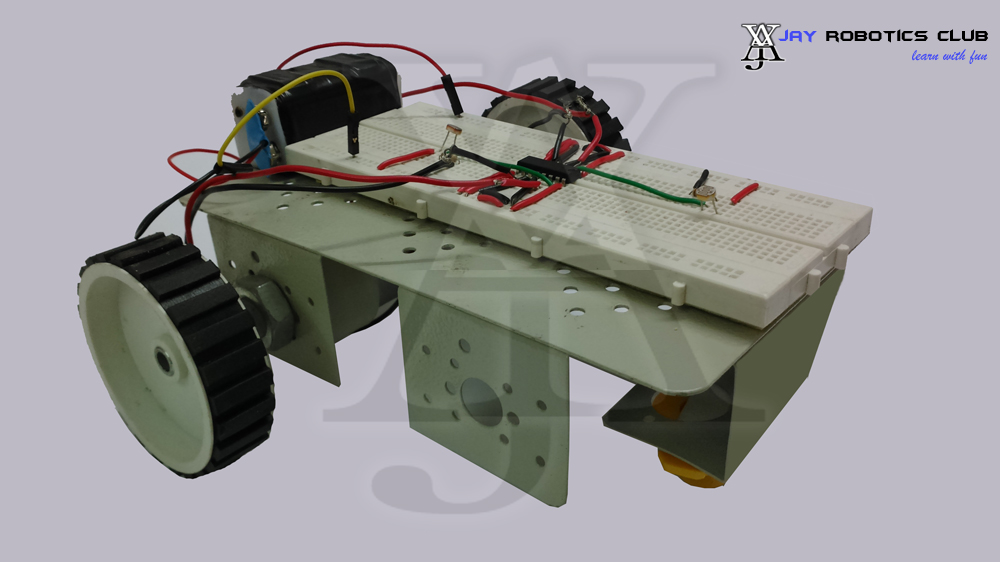 solar tracking robot without microcontroller